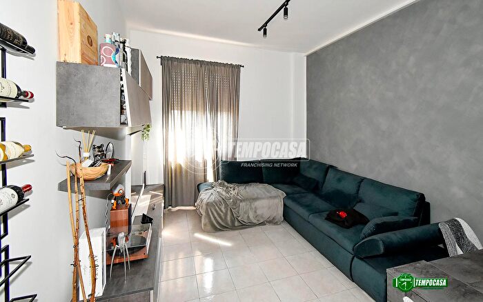 Appartamento trilocale in vendita in Via Bari, Milano