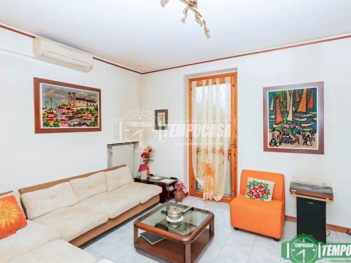 Appartamento quadrilocale in vendita in Via Luigi Settembrini, San Giuliano Milanese