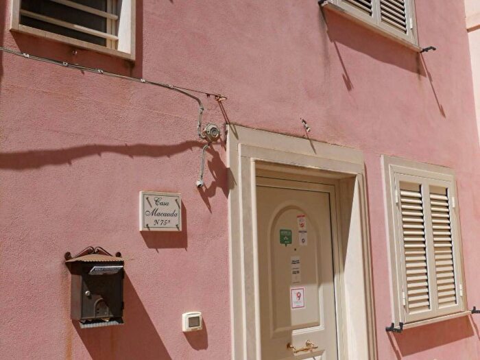 Casa con 6 locali in vendita in Corso Santa Teresa Modica RG Italia, Modica Alta, Modica