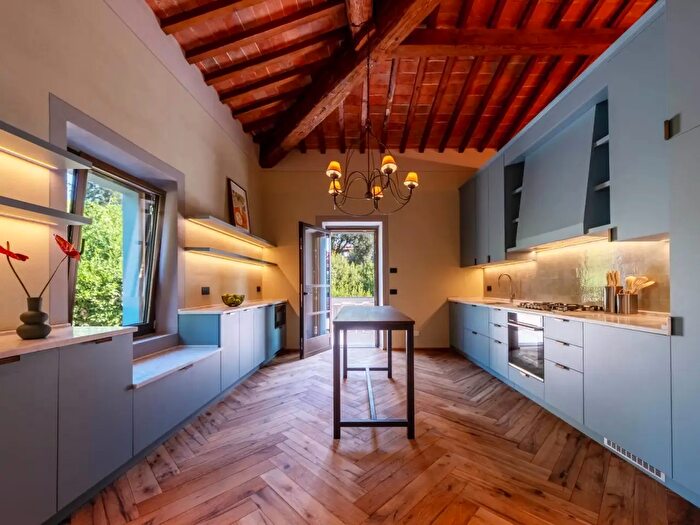 Appartamento con 5 locali in affitto in Firenze