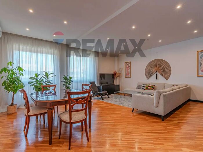 Appartamento con 5 locali in vendita in Via Devitofrancesco n, Bari