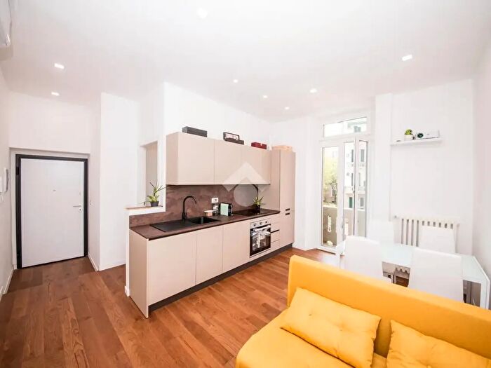 Appartamento trilocale in vendita in Viale Tibaldi, Milano