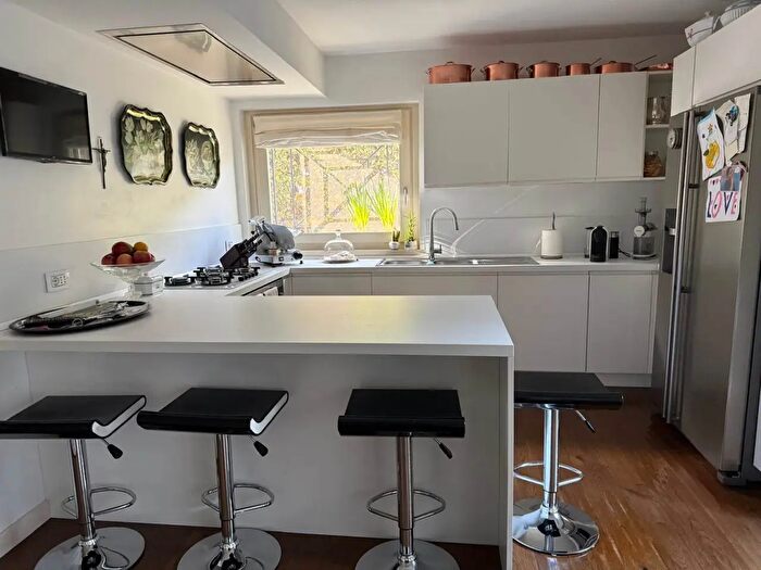 Casa con 7 locali in vendita in Piazza Treccani, Montichiari