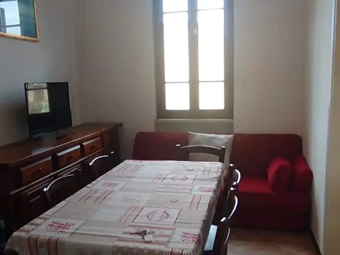 Appartamento trilocale in affitto in Via Sardegna, Camaiore