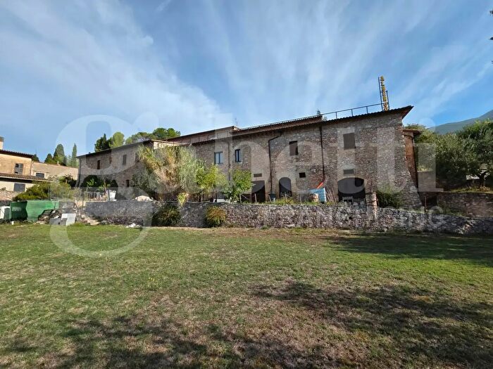 Casa con 10 locali in vendita in Loc Camporeale, Trevi