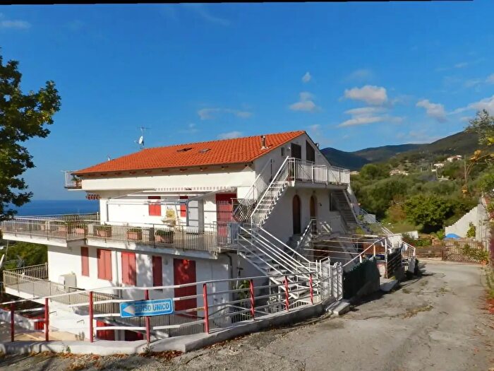 Appartamento quadrilocale in vendita in Via Valle Serena, Pisciotta