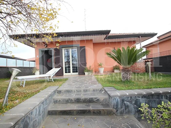 Casa con 6 locali in vendita in Via Torre Ombra N, Mascalucia