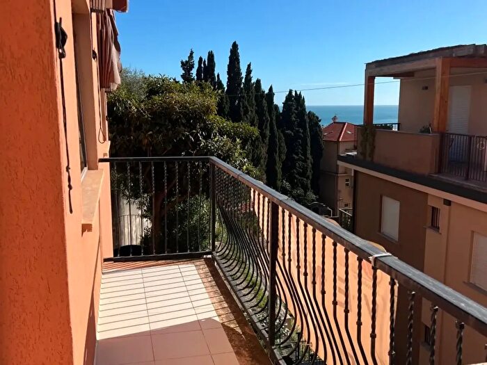 Appartamento quadrilocale in vendita in Via Paolo Cappa, Finale Ligure