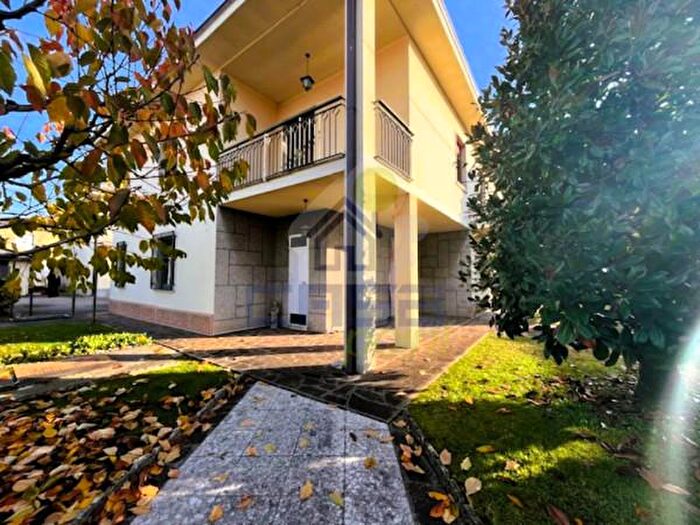 Casa con 6 locali in vendita in Via Manzoni, Asola