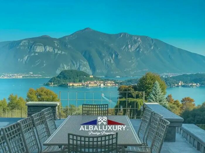 Casa con 6 locali in vendita in Via Regina, Griante