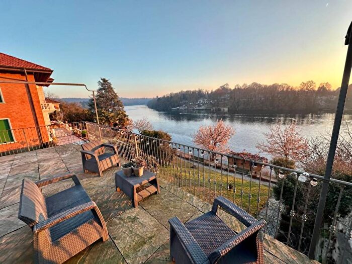 Casa quadrilocale in affitto in Via Guglielmo Marconi, Centro, Sesto Calende