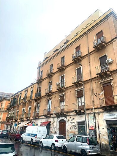 Appartamento con 5 locali in vendita in Via Archimede, Catania