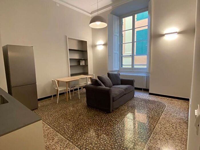 Appartamento trilocale in affitto in Via Caffaro, Castelletto, Genova