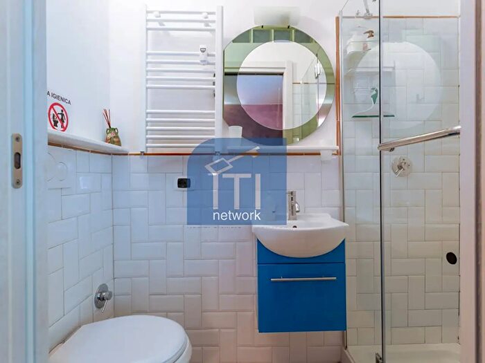 Appartamento con 5 locali in vendita in Via della Stazione del Lido, Roma