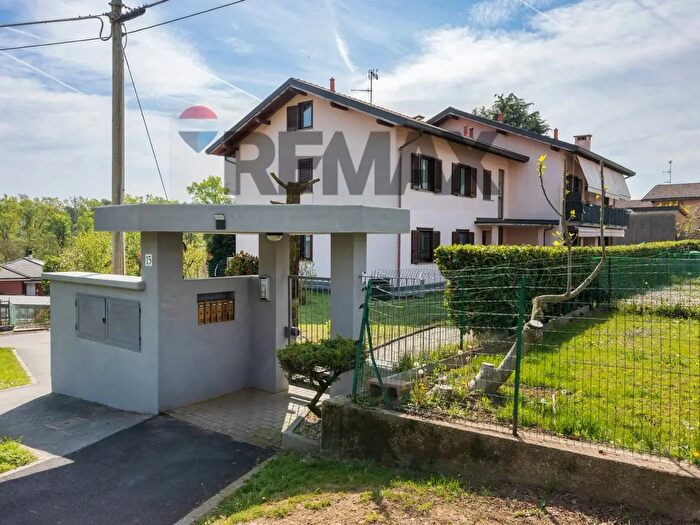 Appartamento trilocale in vendita in Via Aldo Moro, Carnago