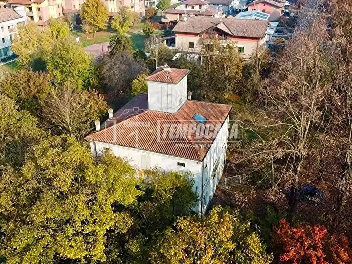 Casa con 8 locali in vendita in Rubiera