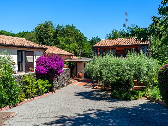 Casa con 14 locali in vendita in Traversa Via Giacomo Matteotti, Santa Venerina