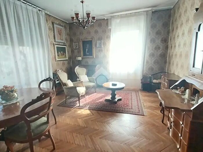 Appartamento con 5 locali in vendita in Via Ugo Foscolo, Verona