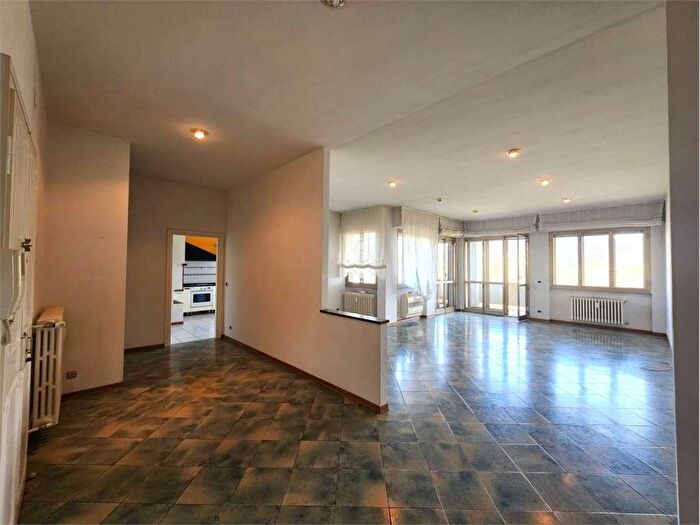Appartamento quadrilocale in affitto in Viale Cialdini, Campo di Marte, Firenze