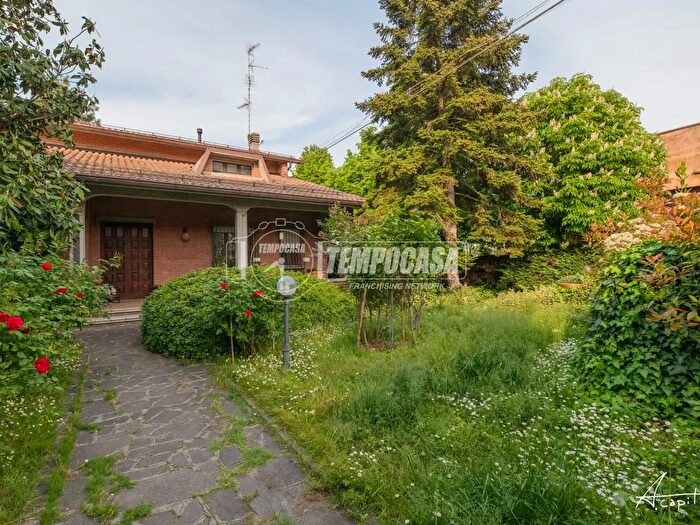 Casa con 8 locali in vendita in Via Corte, Soliera