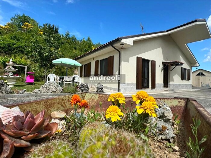 Casa quadrilocale in vendita in Apiro