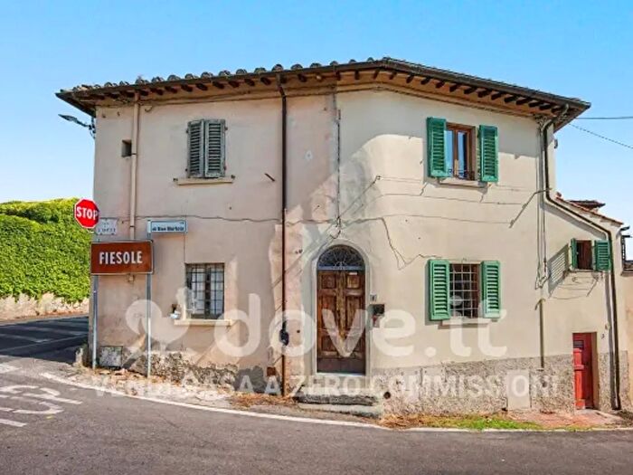 Appartamento trilocale in vendita in Via San Bartolo, Firenze