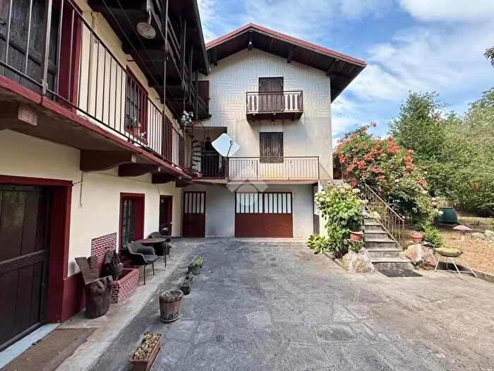 Casa con 7 locali in vendita in Via Giordani, Mattie