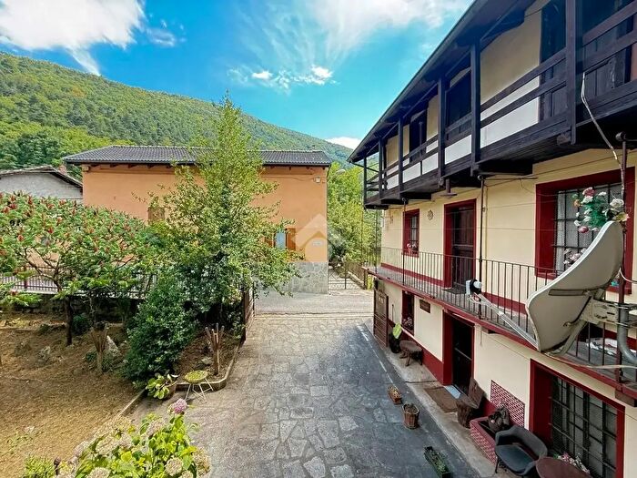 Case in Vendita e in Affitto - 2