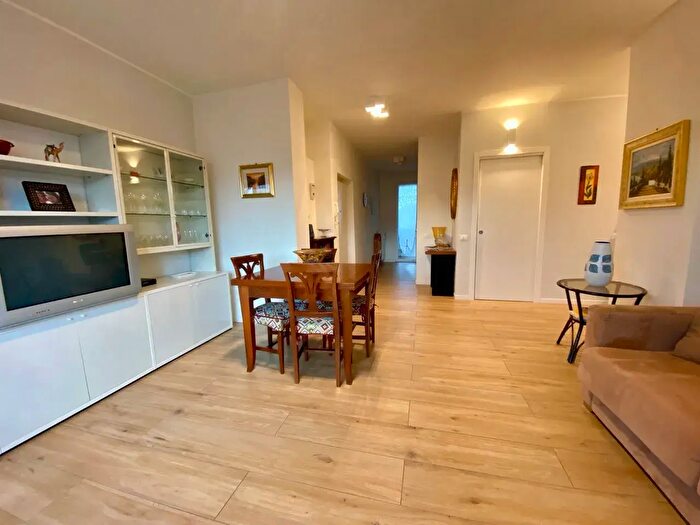 Appartamento trilocale in vendita in Via San Vigilio, Milano