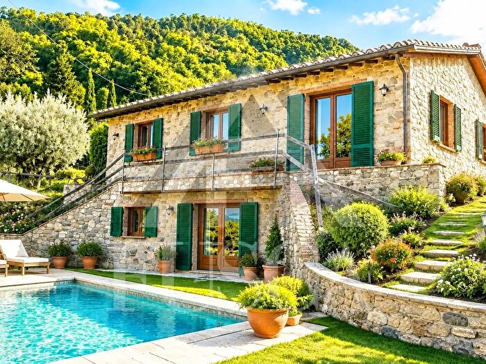 Casa con 5 locali in vendita in Via di Matraia, Capannori