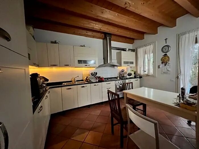Casa con 12 locali in vendita in Rovigo