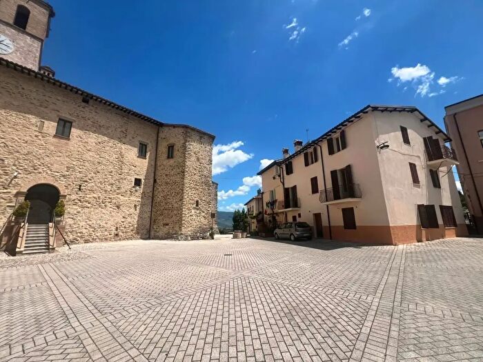 Casa con 9 locali in vendita in Piazza S Marina, Castel Ritaldi