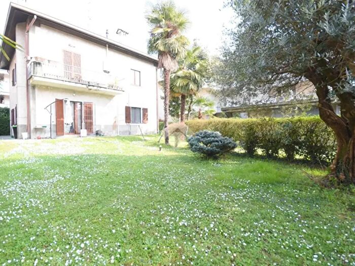 Appartamento trilocale in vendita in Via Lambro, Seregno