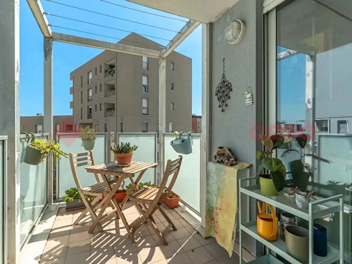 Appartamento trilocale in vendita in Via Voltri, Milano