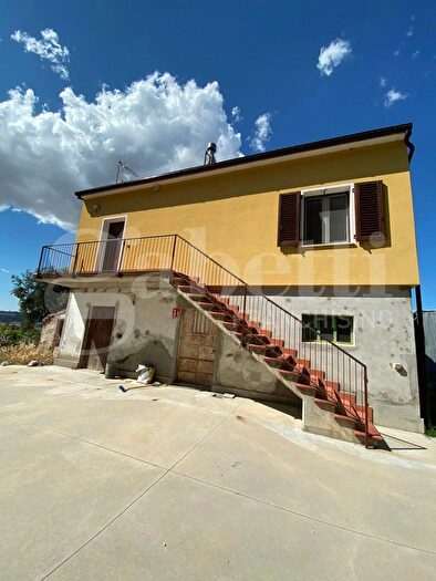 Casa con 5 locali in vendita in Contrada Acquesalate, Macerata