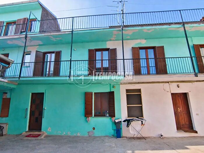 Casa con 5 locali in vendita in Galliate