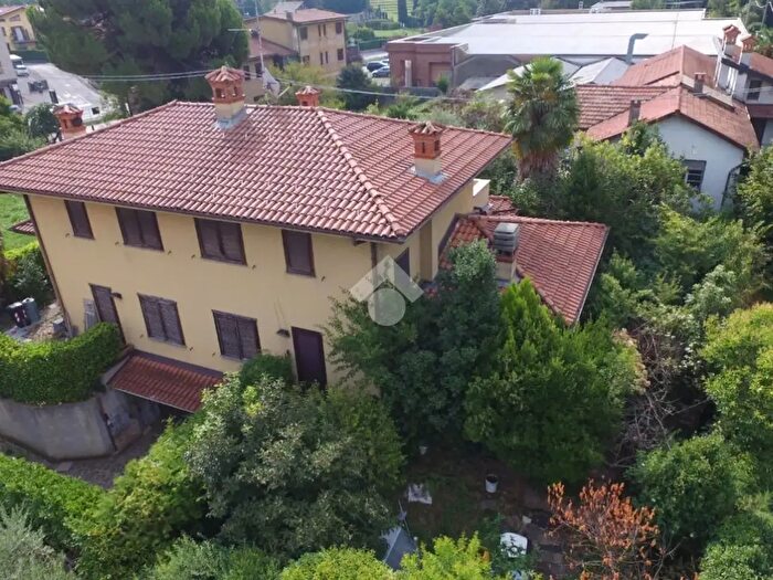 Casa quadrilocale in vendita in Via Statale, Merate