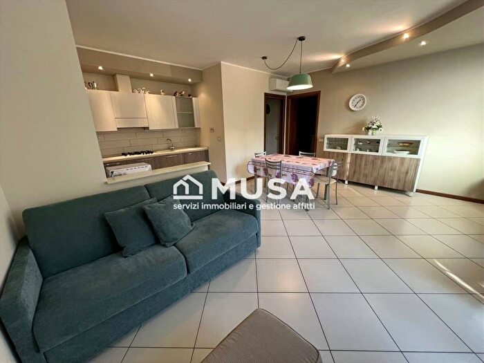 Appartamento bilocale in affitto in Via Alessandro Manzoni, Cavenago di Brianza