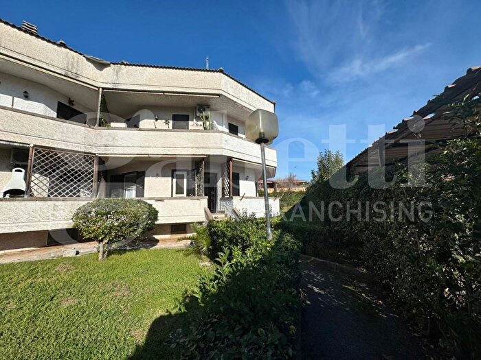 Appartamento quadrilocale in vendita in Via Ulisse, Ardea