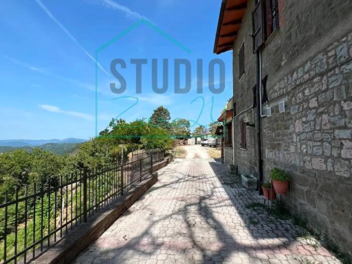 Casa con 5 locali in vendita in Frazione Carpiano, Gubbio