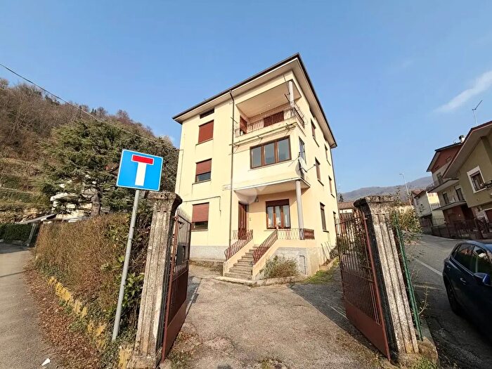 Appartamento con 5 locali in vendita in Via Cornetto, Valdagno