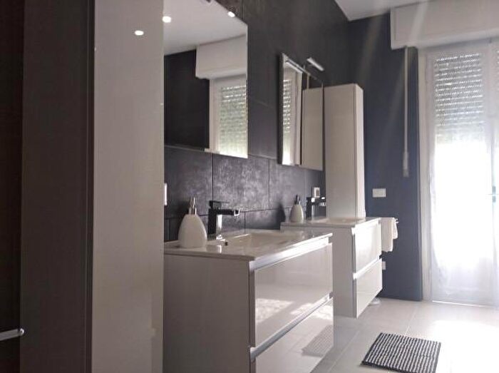 Appartamento con 5 locali in vendita in Signa