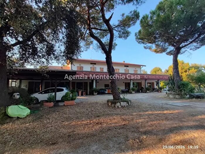 Casa con 19 locali in vendita in Strada della Blilla, Pesaro