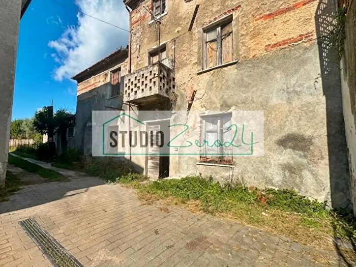 Casa con 7 locali in vendita in Via Quercioli, Massa