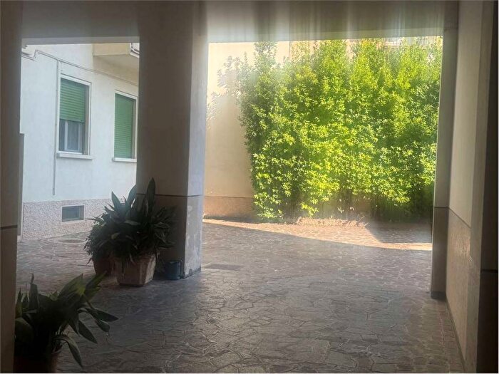 Appartamento quadrilocale in affitto in via Virgilio, Centro, Mantova