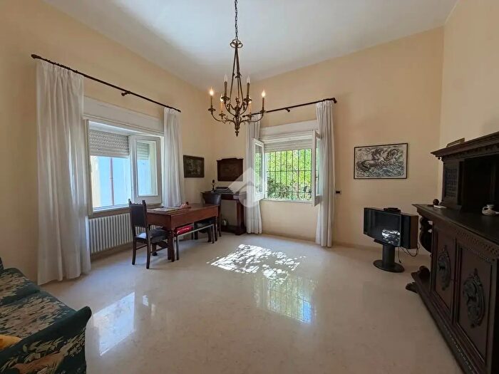 Casa con 6 locali in vendita in Via Rodolfo d'Ambrosio, Taviano