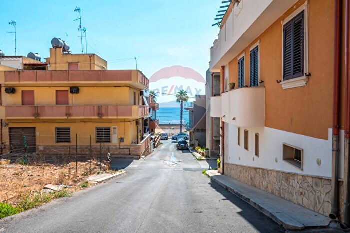 Appartamento con 6 locali in vendita in Via Giovan Battista Pergolesi, Pozzallo