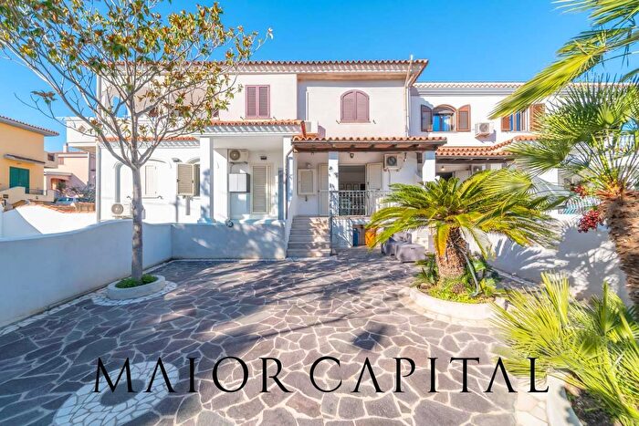 Appartamento trilocale in vendita in Via Porru, Orosei