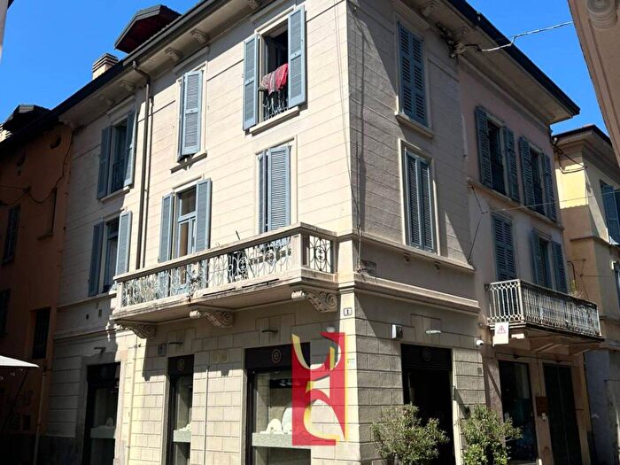 Appartamento trilocale in affitto in Piazza Ponti, Centro, Gallarate
