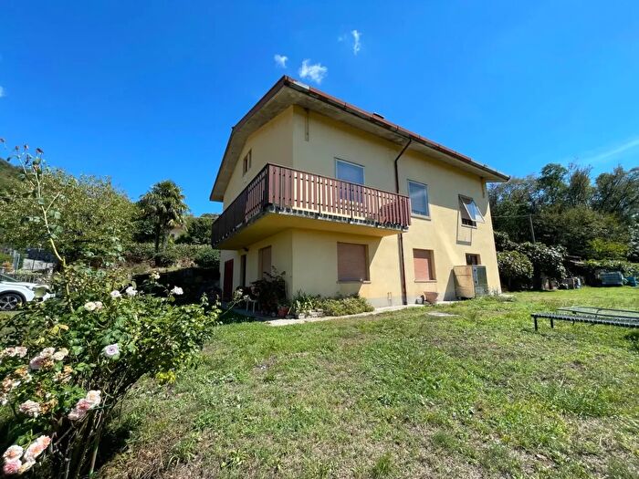 Casa con 5 locali in vendita in Via Chiamuzzacco, Artegna